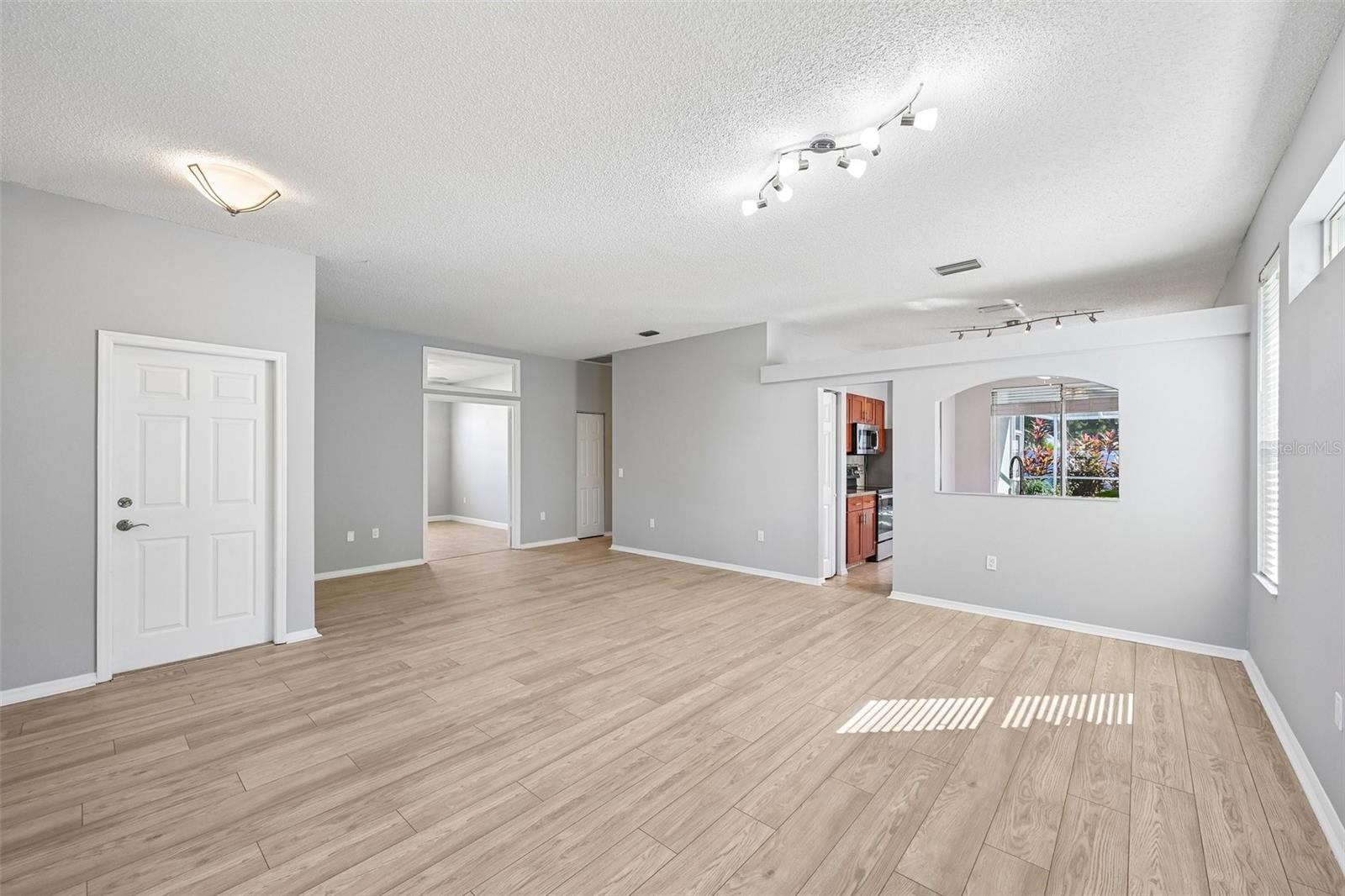 817 TALLGRASS LN — photo 6