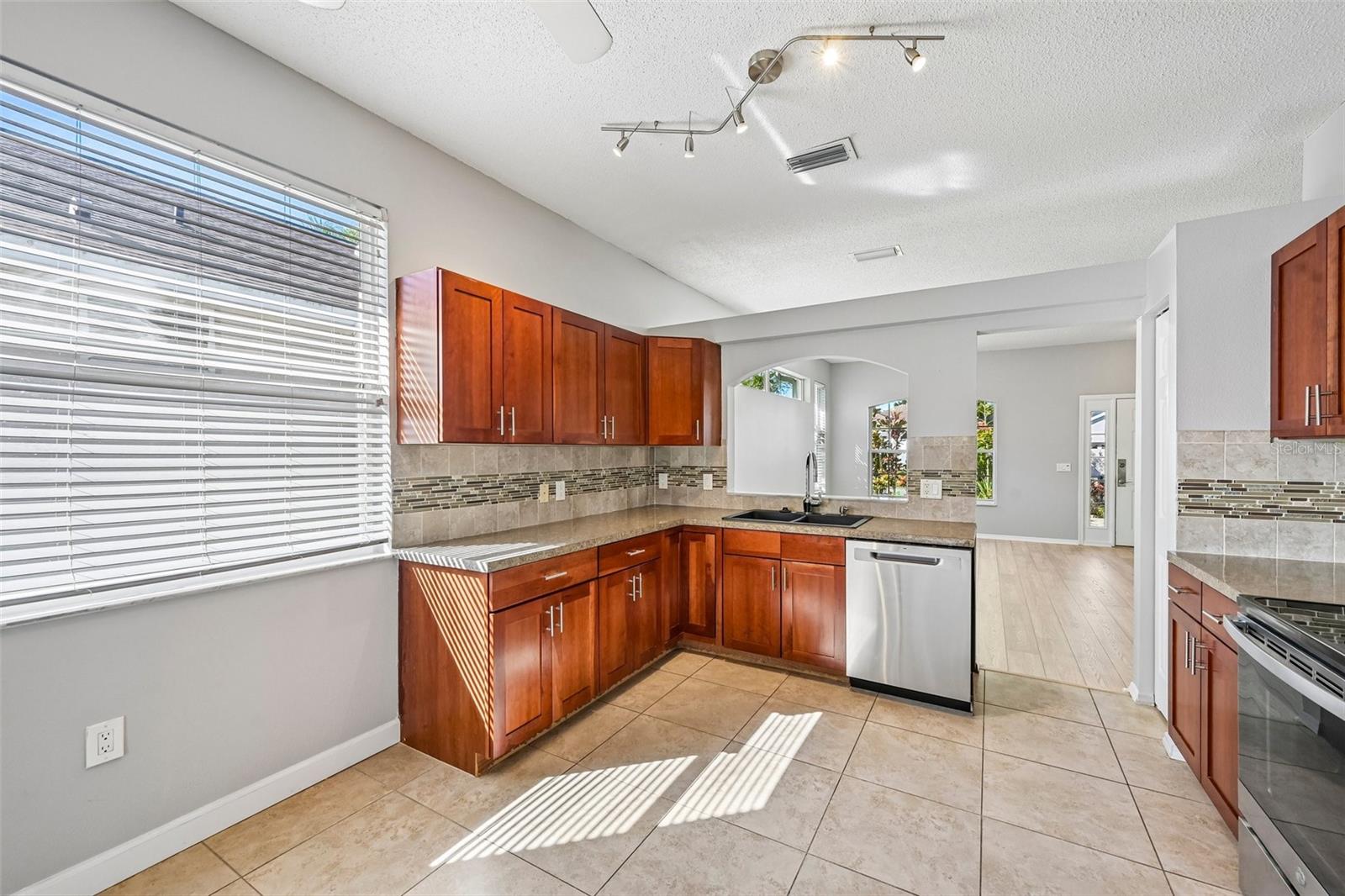 817 TALLGRASS LN — photo 10