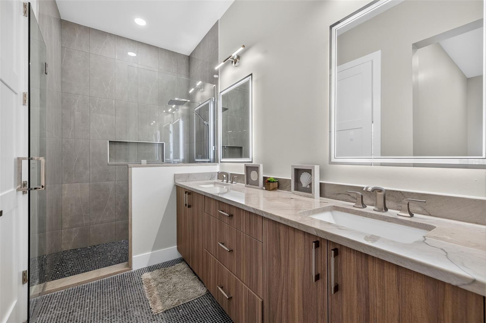 4219 W BAY VIEW AVE — photo 43
