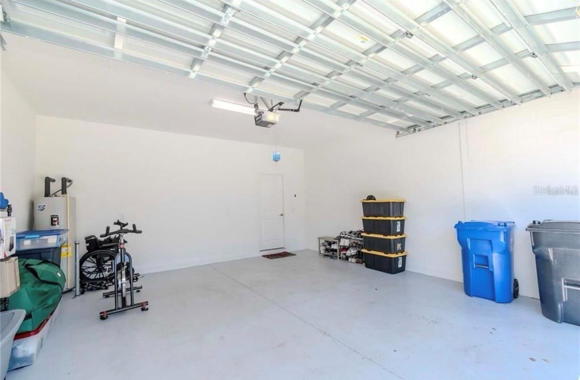 6827 CITRUS CREEK LN — photo 31