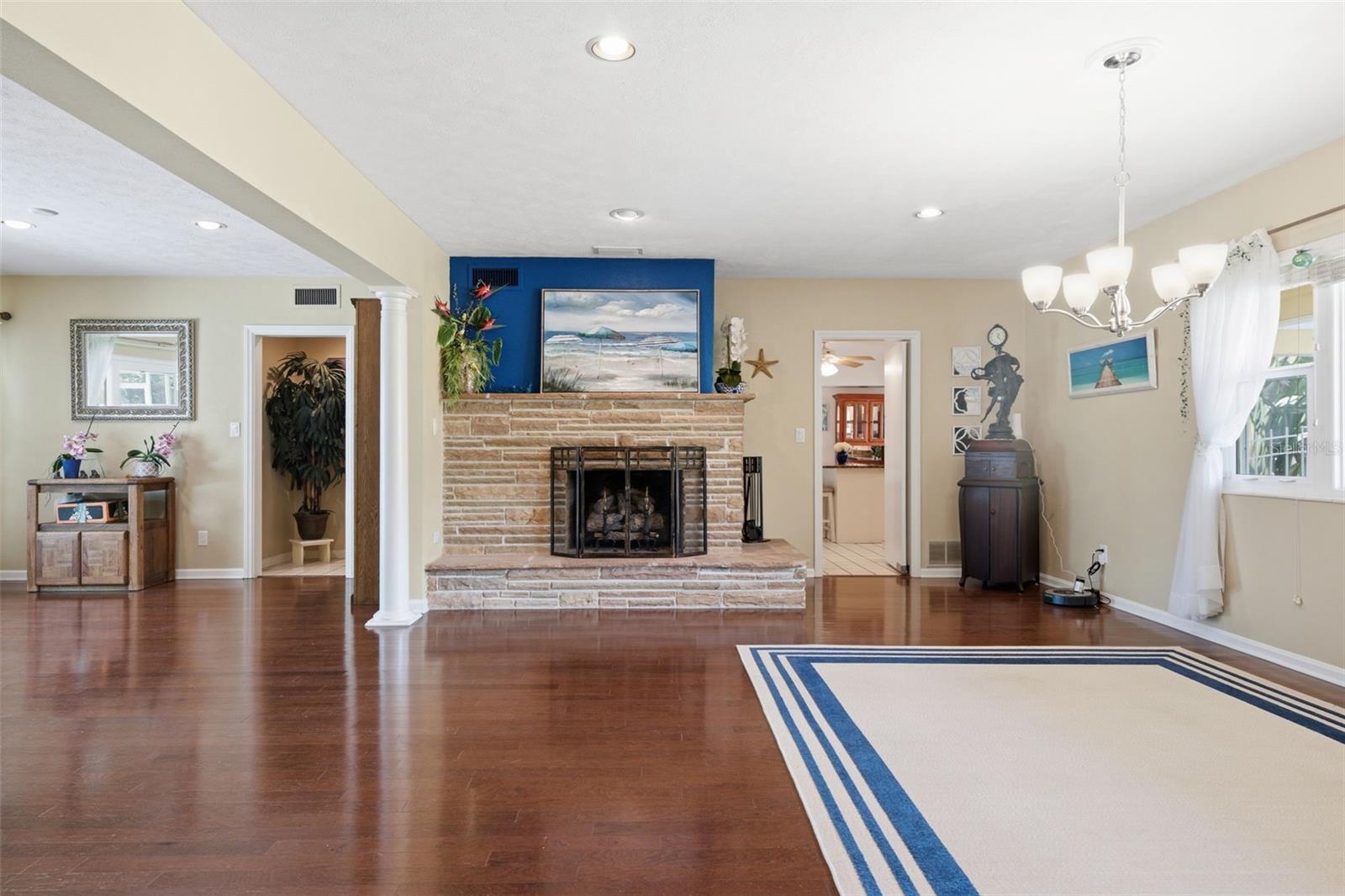 844 MAGELLAN DR — photo 7