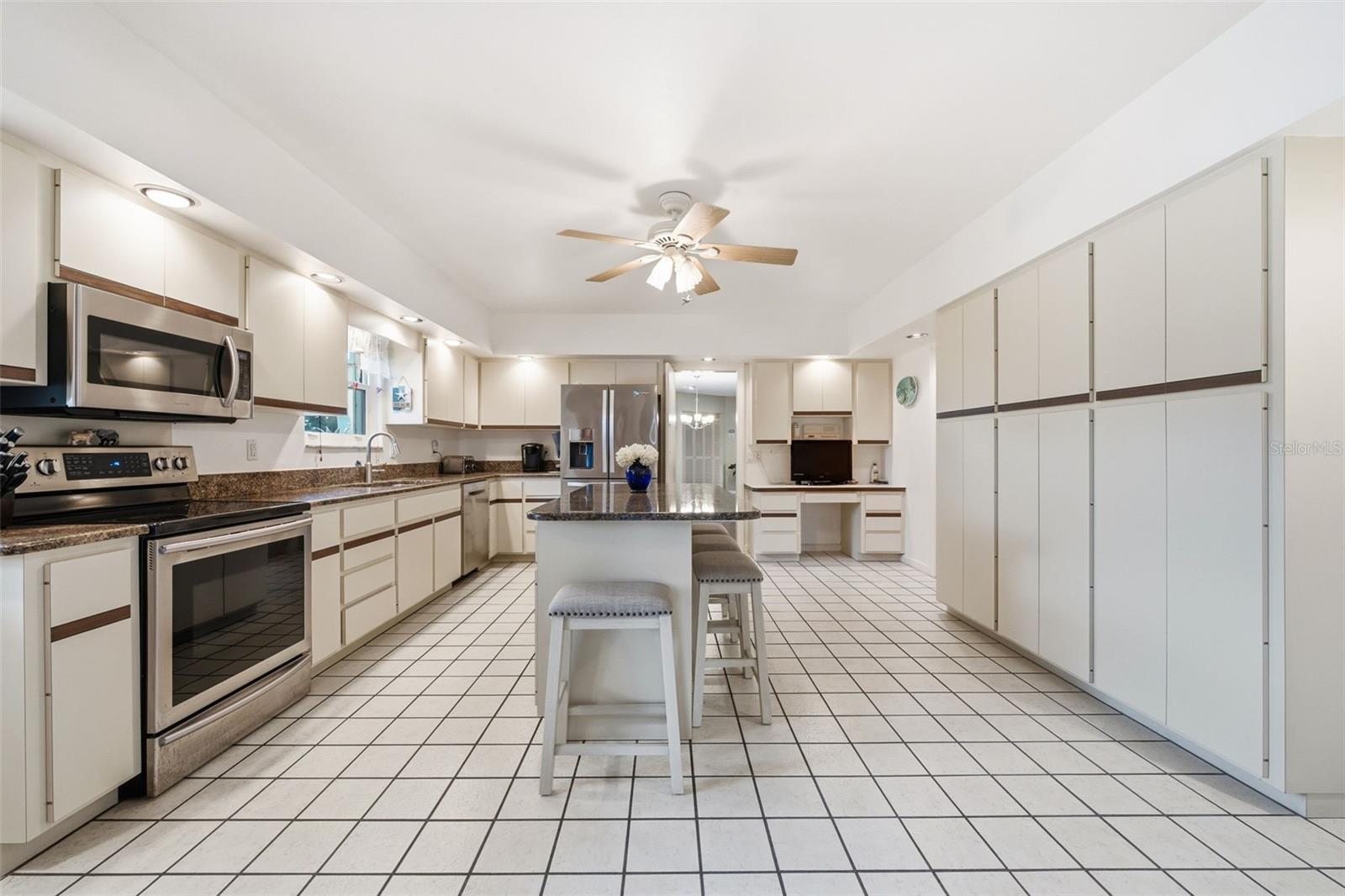 844 MAGELLAN DR — photo 30