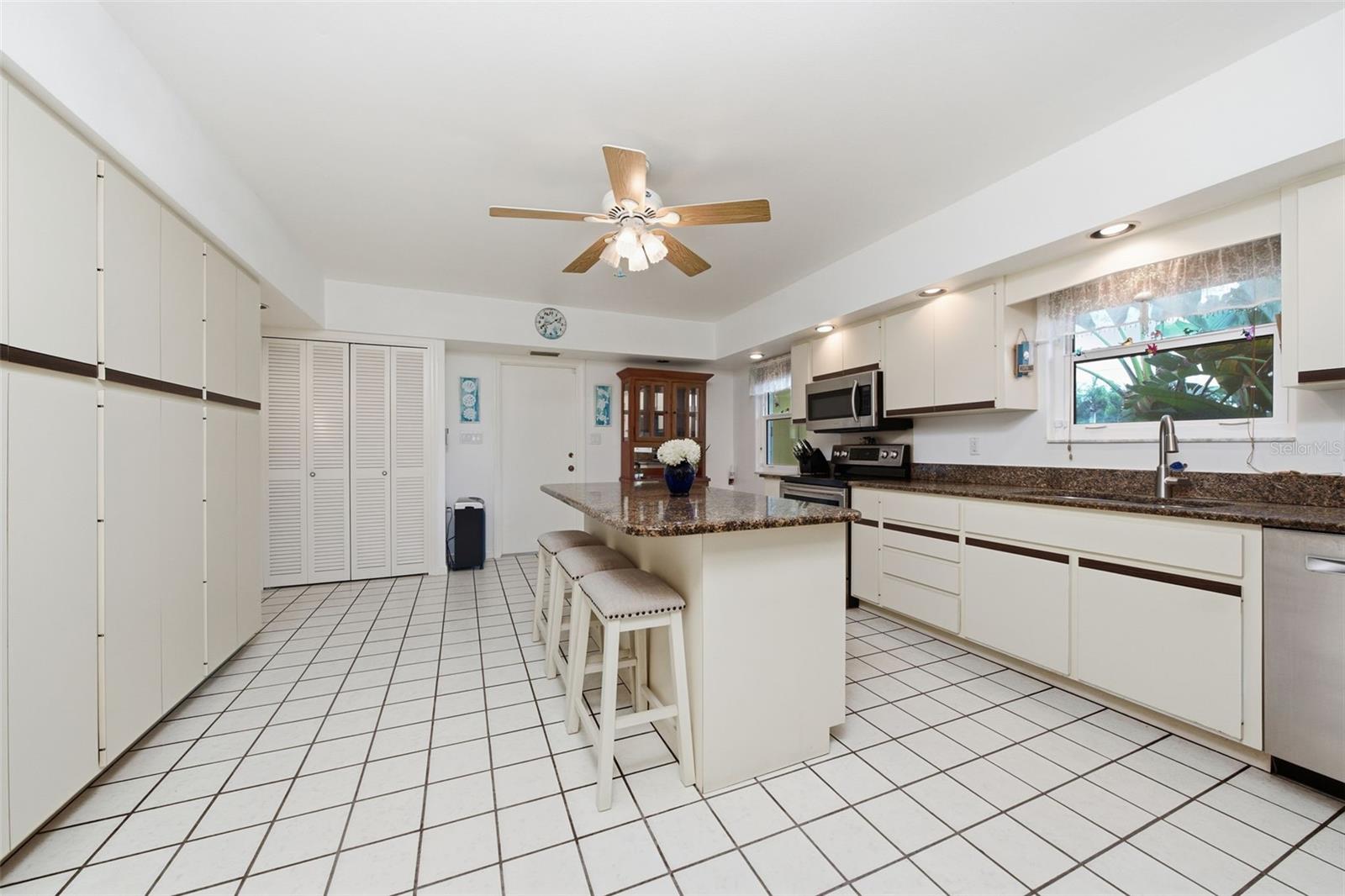844 MAGELLAN DR — photo 27