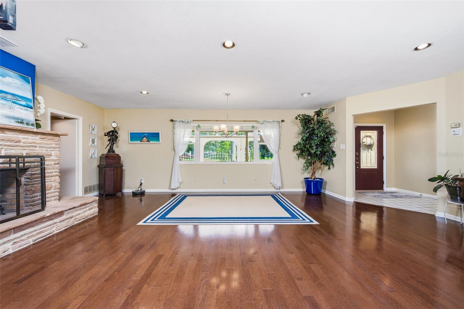 844 MAGELLAN DR — photo 26