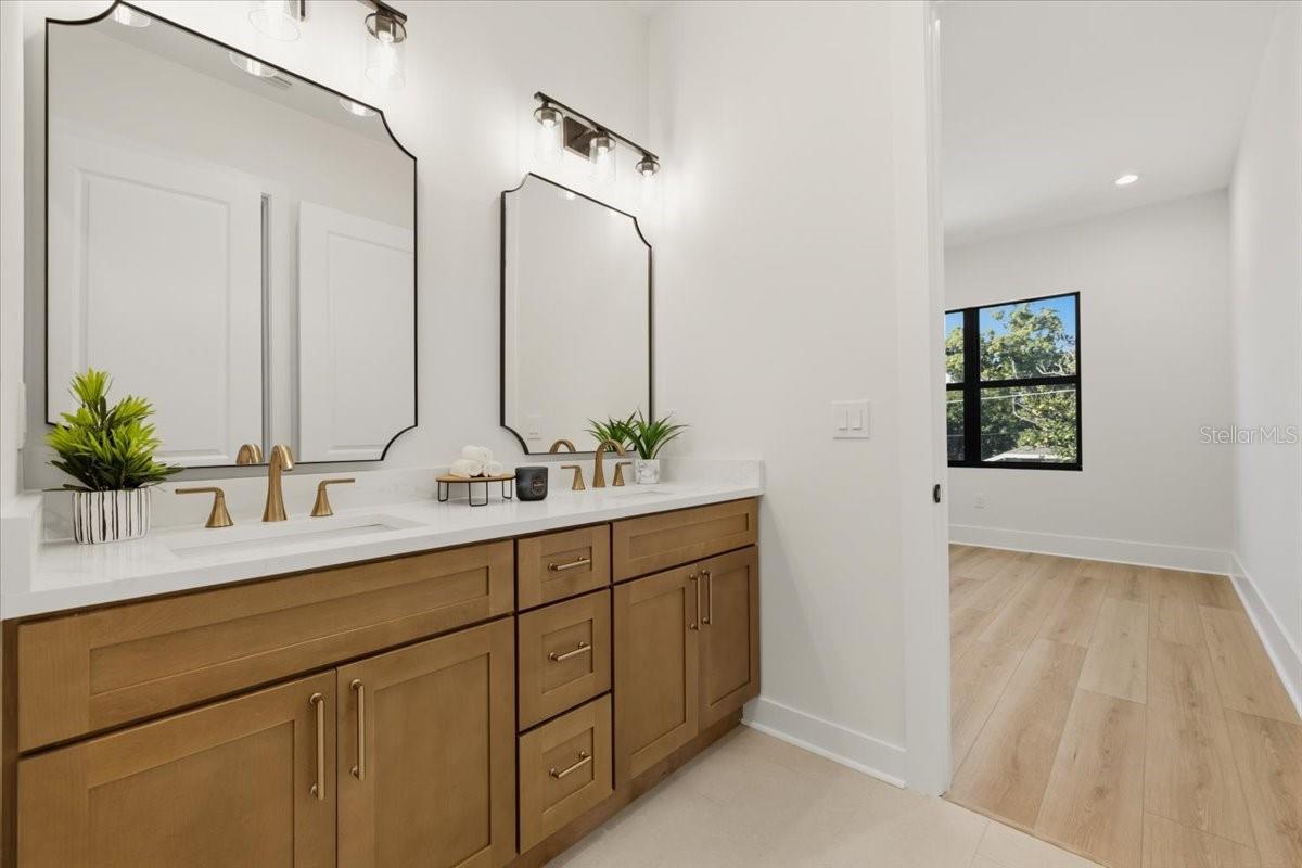 809 E LOUISIANA AVE #2 — photo 34