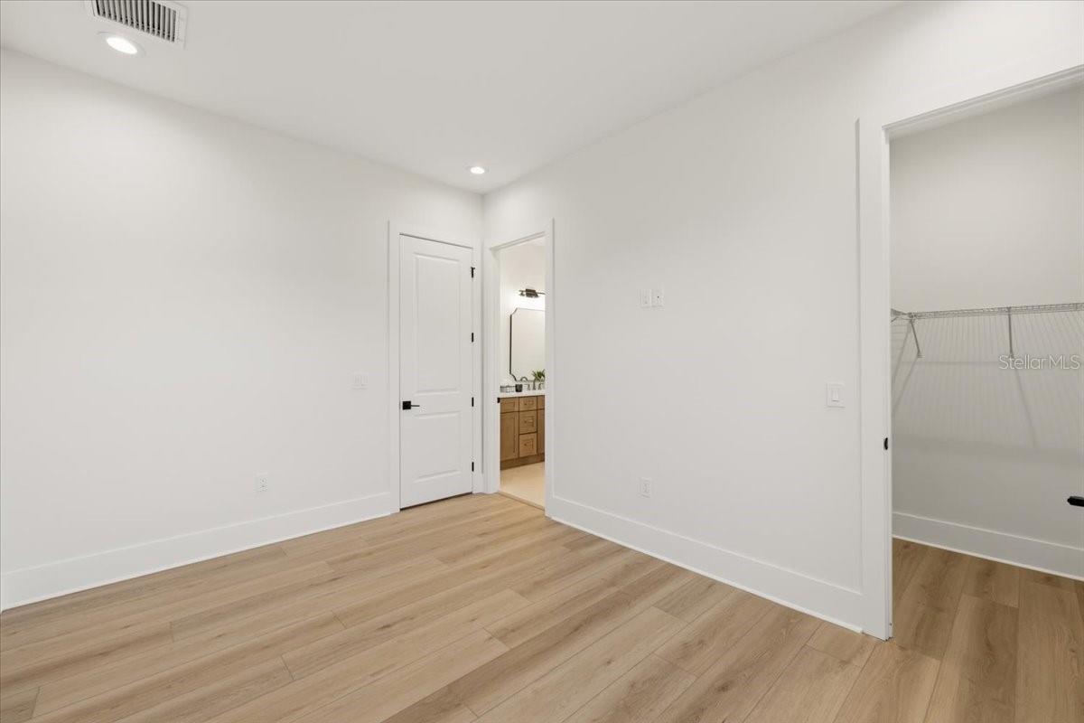 809 E LOUISIANA AVE #2 — photo 32