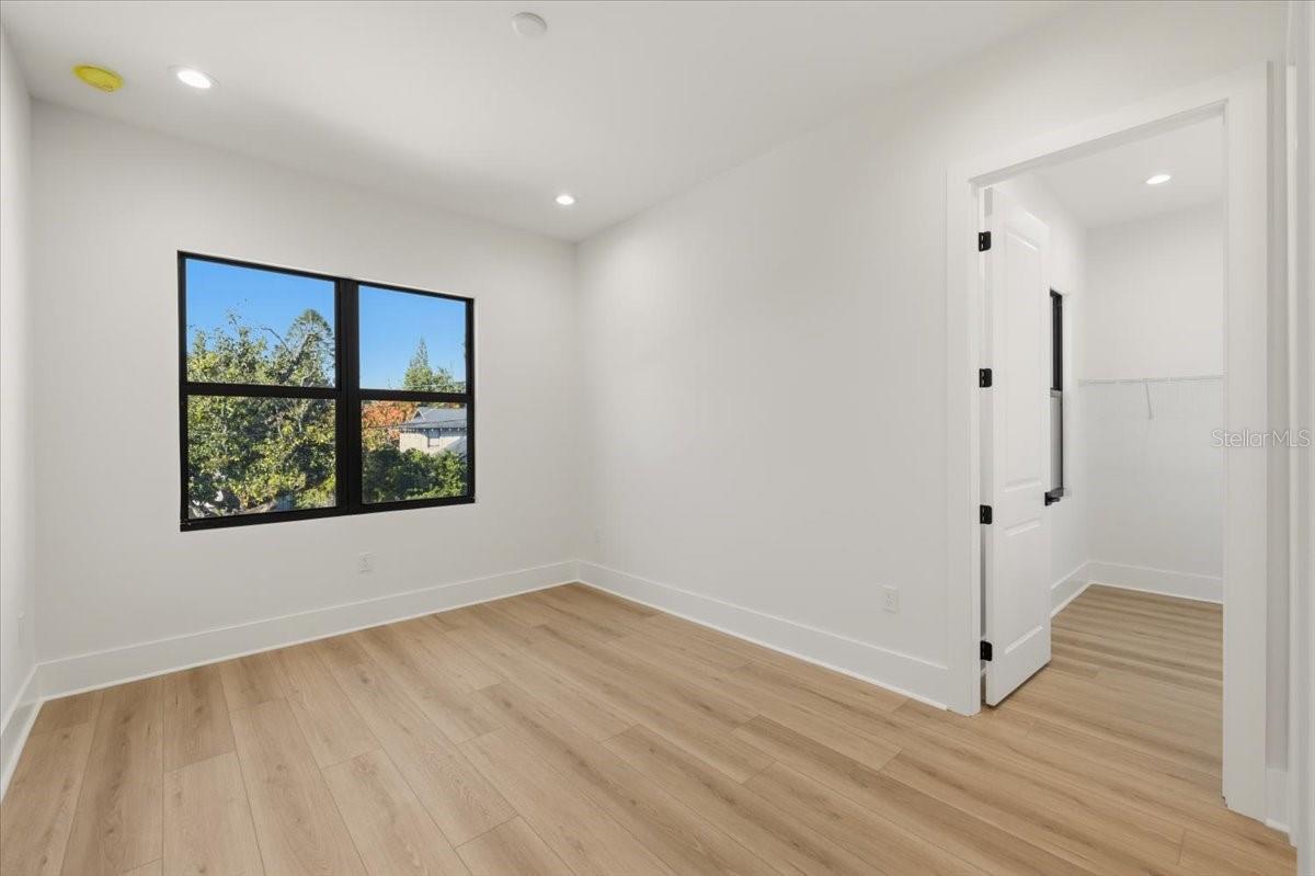 809 E LOUISIANA AVE #2 — photo 37