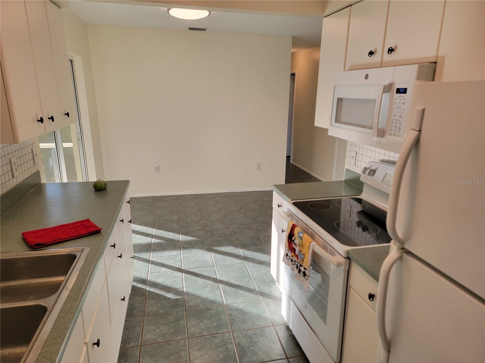 3988 BERKSHIRE DR — photo 18