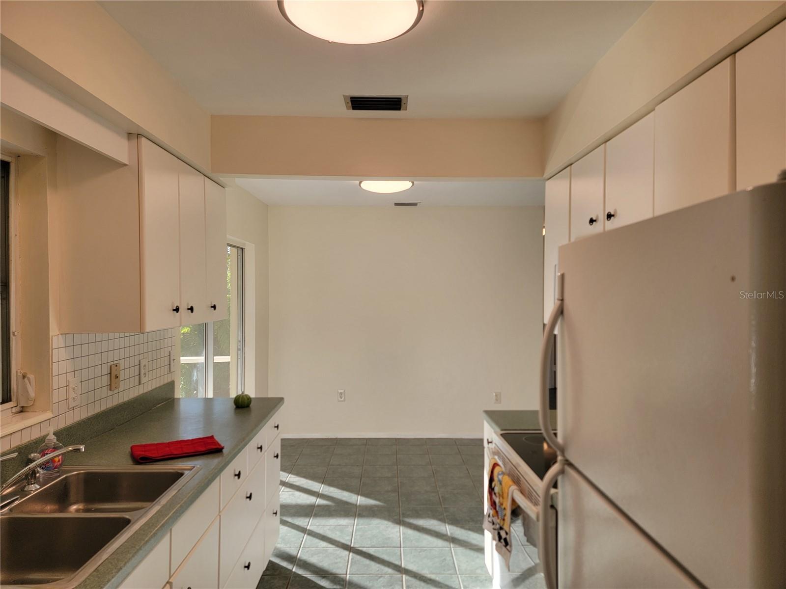 3988 BERKSHIRE DR — photo 17