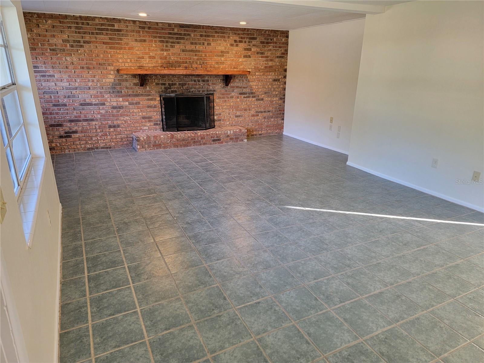 3988 BERKSHIRE DR — photo 3