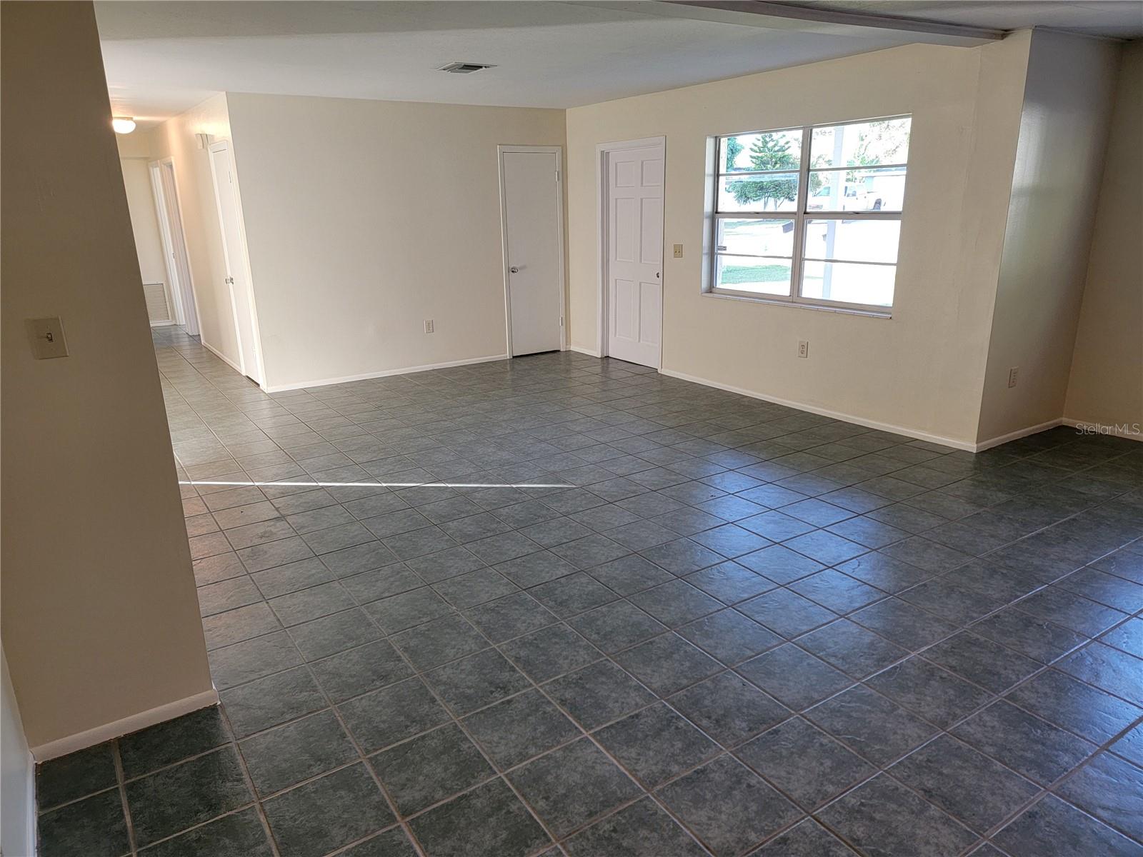 3988 BERKSHIRE DR — photo 13