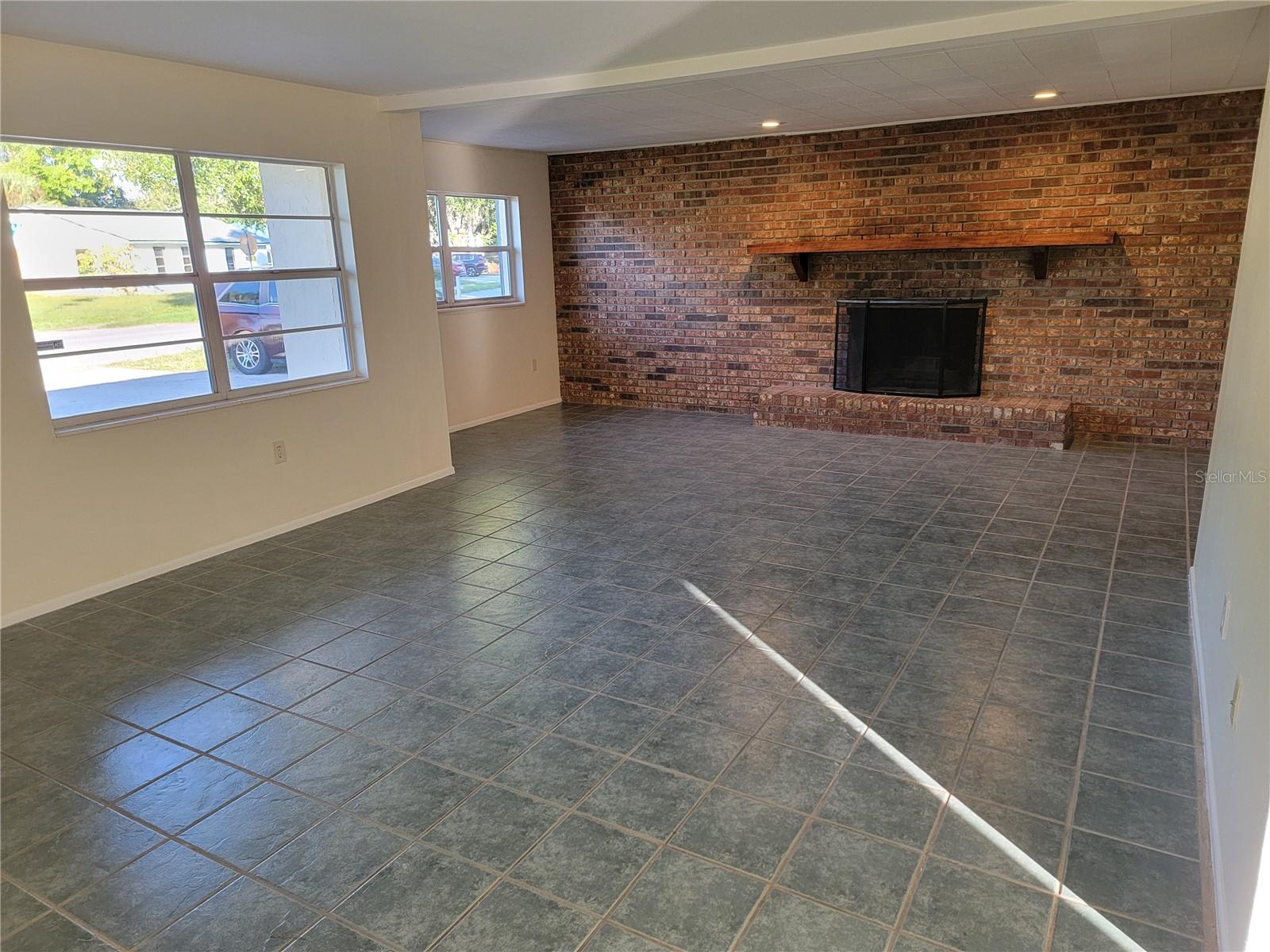 3988 BERKSHIRE DR — photo 10