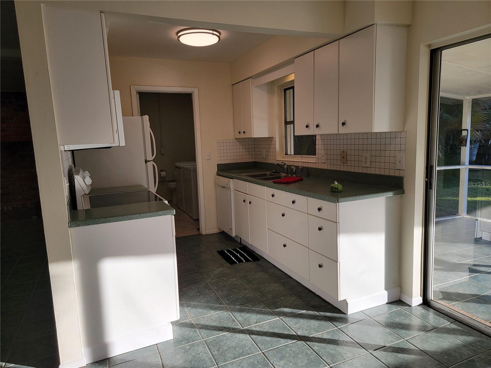 3988 BERKSHIRE DR — photo 15