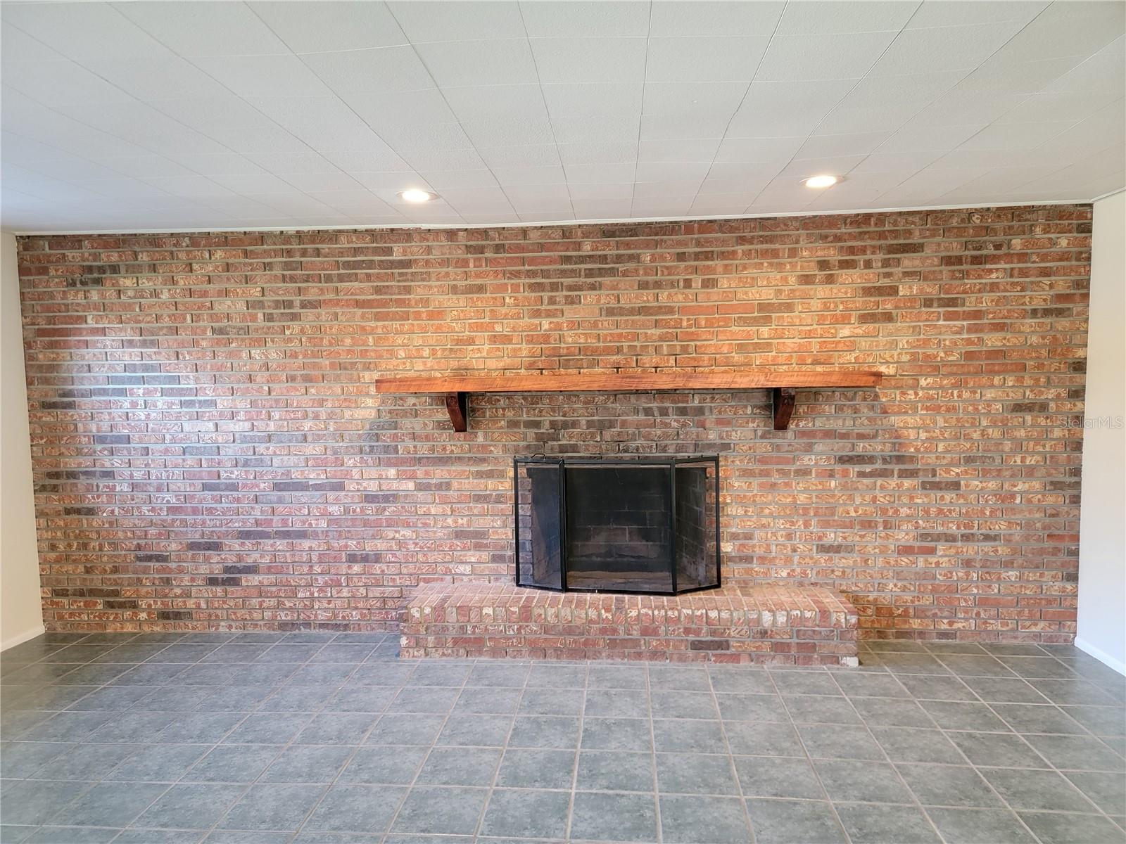 3988 BERKSHIRE DR — photo 11