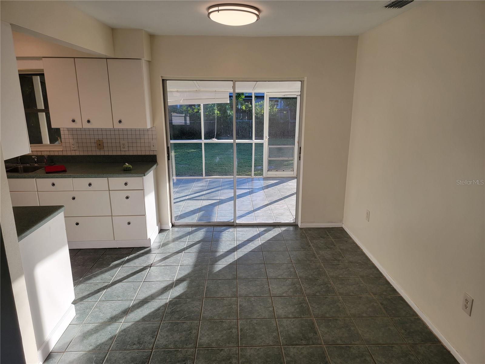 3988 BERKSHIRE DR — photo 14