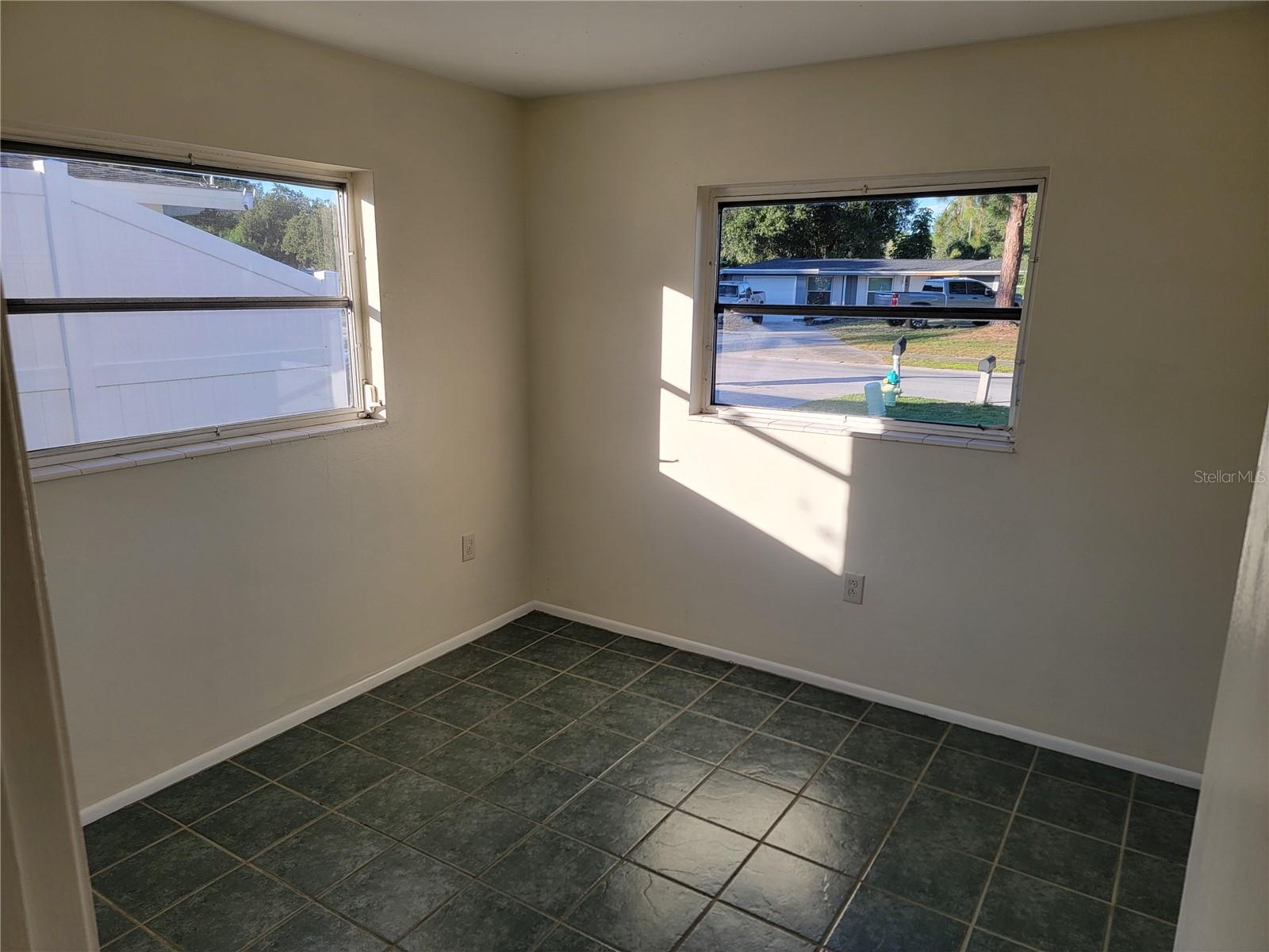 3988 BERKSHIRE DR — photo 27