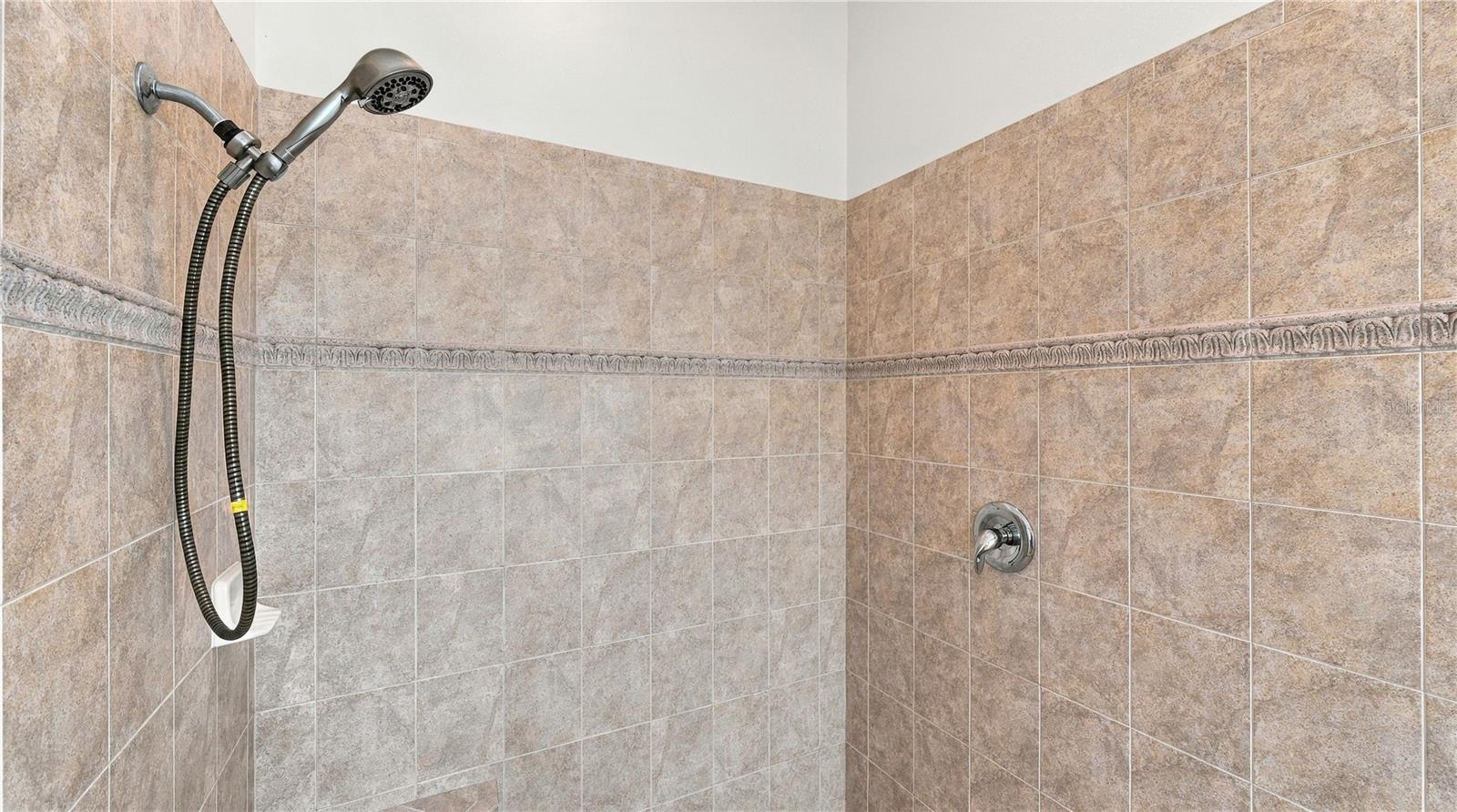 2884 GRAZELAND DR — photo 35