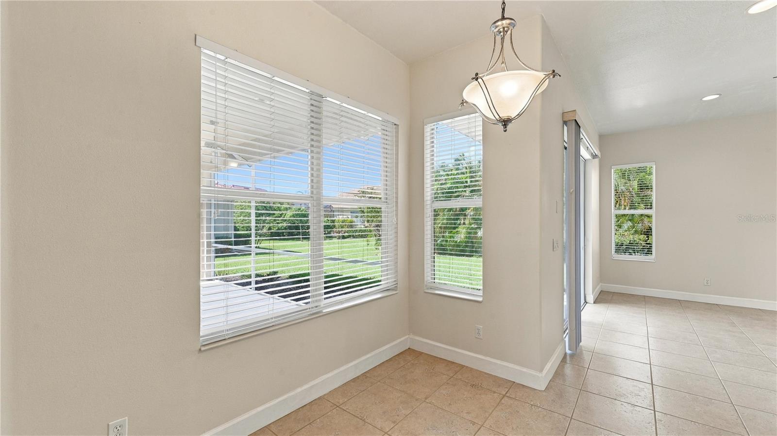 2884 GRAZELAND DR — photo 14