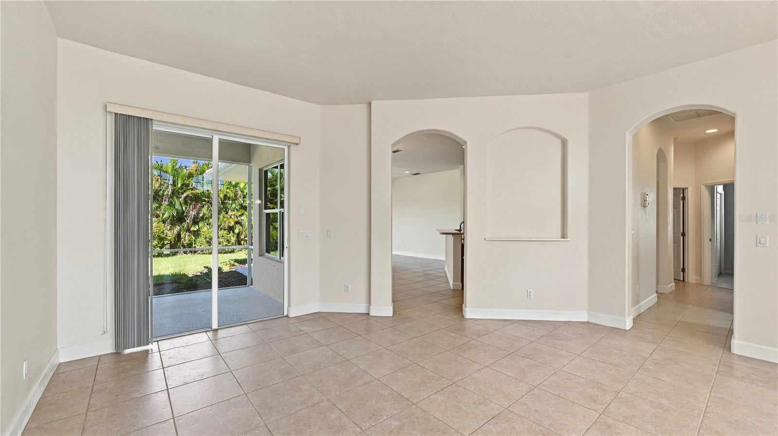 2884 GRAZELAND DR — photo 8