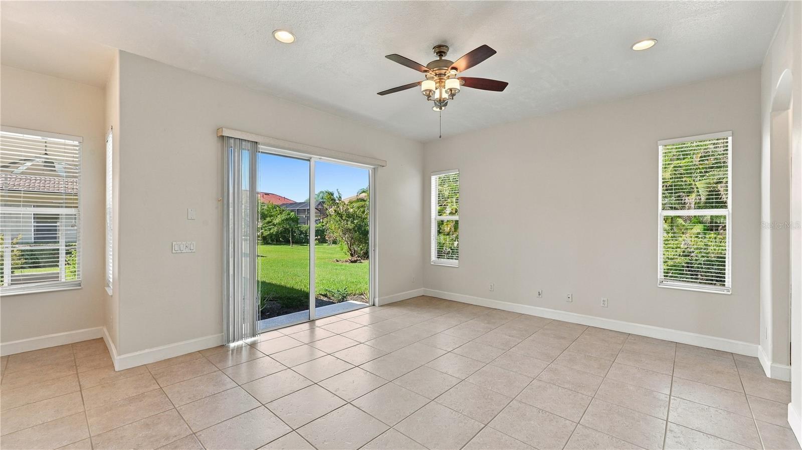 2884 GRAZELAND DR — photo 15