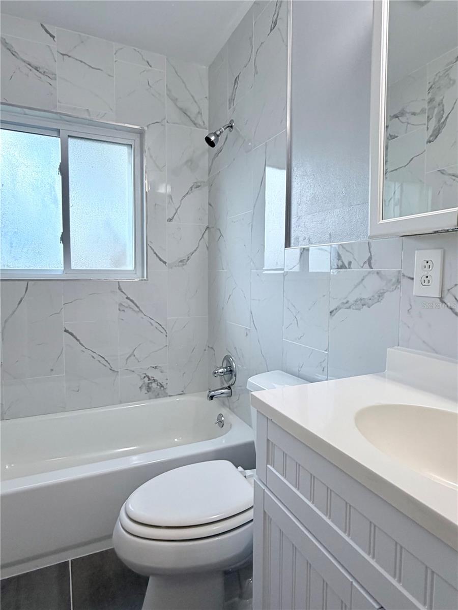 4320 YARDLEY AVE N — photo 8