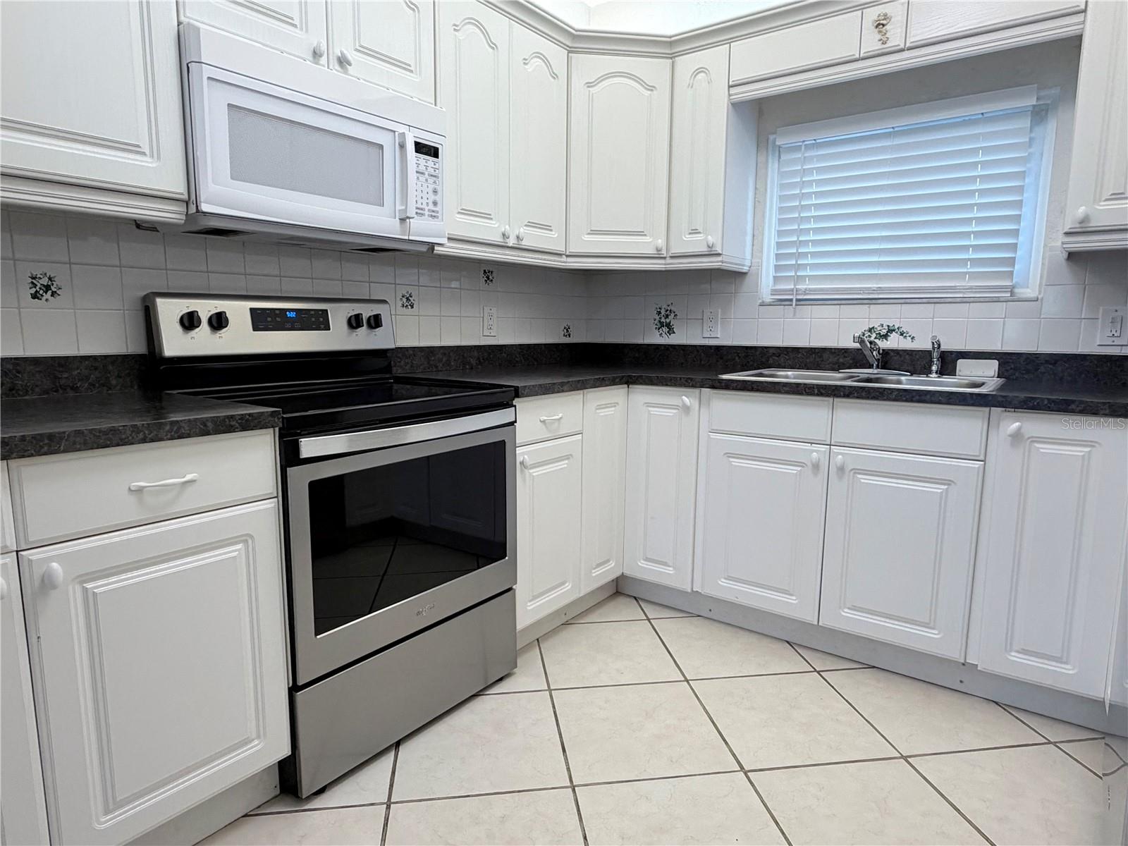 4320 YARDLEY AVE N — photo 42