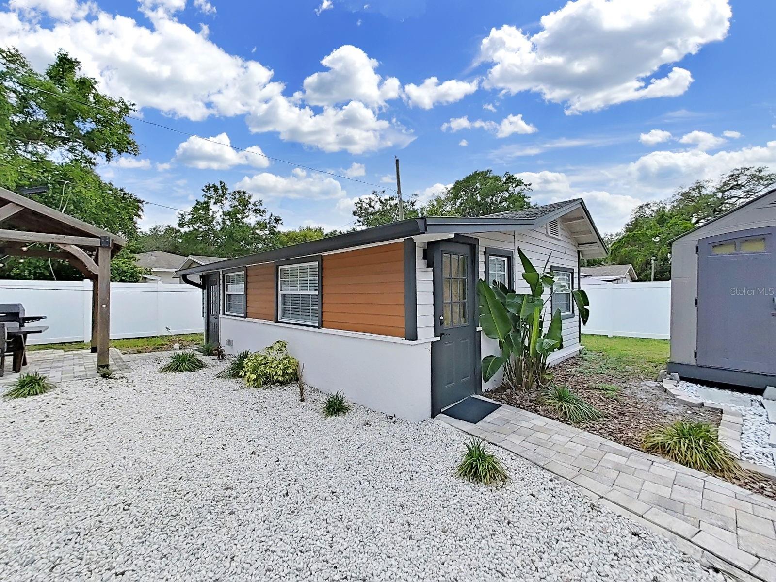 1215 E CURTIS ST — photo 23