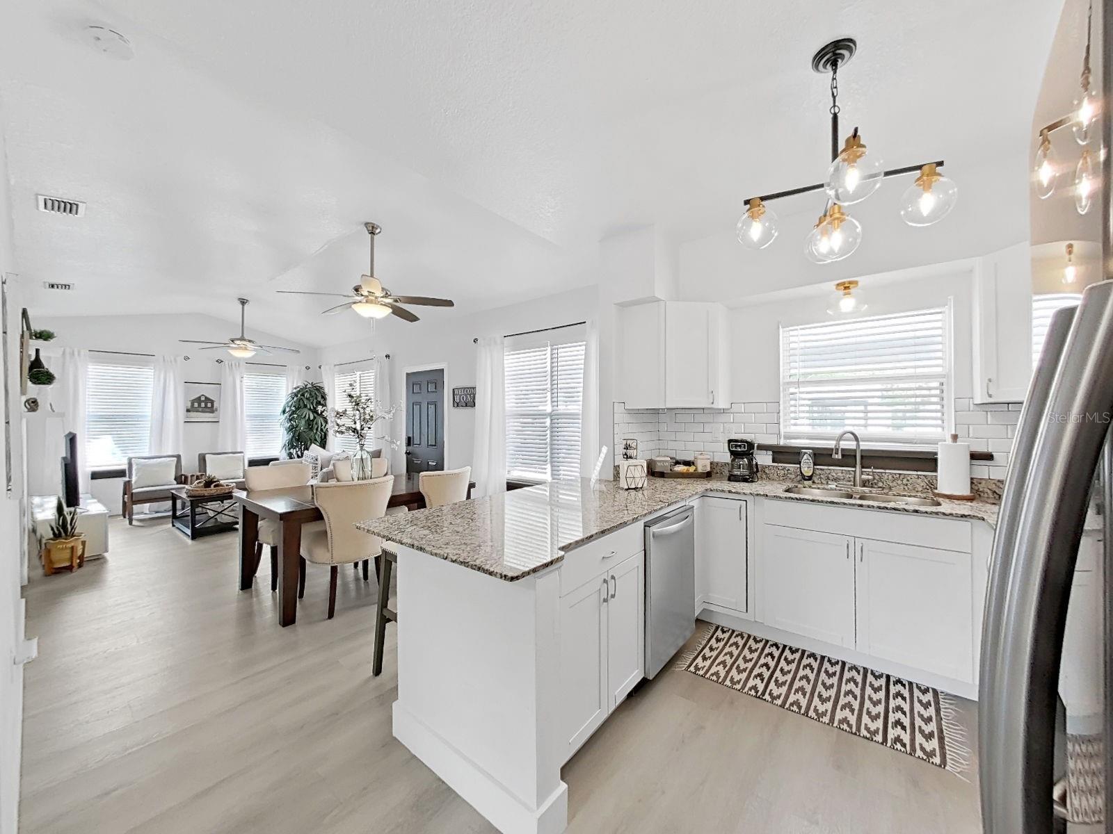 1215 E CURTIS ST — photo 14