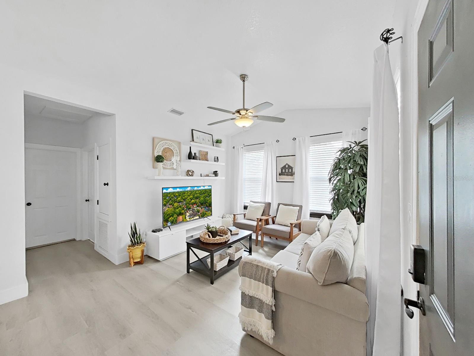 1215 E CURTIS ST — photo 6