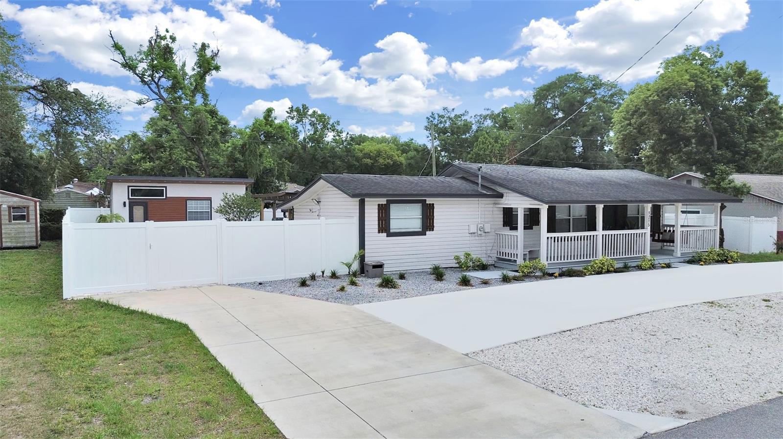 1215 E CURTIS ST — photo 2