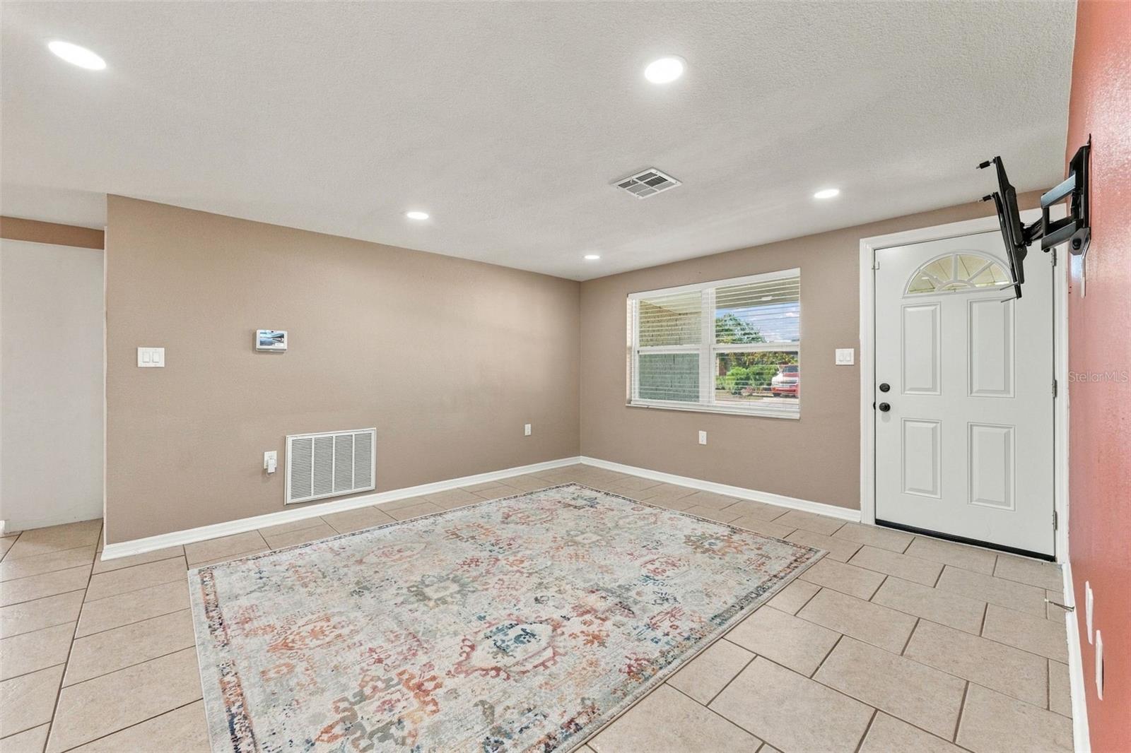 1102 CROYDON LN — photo 8