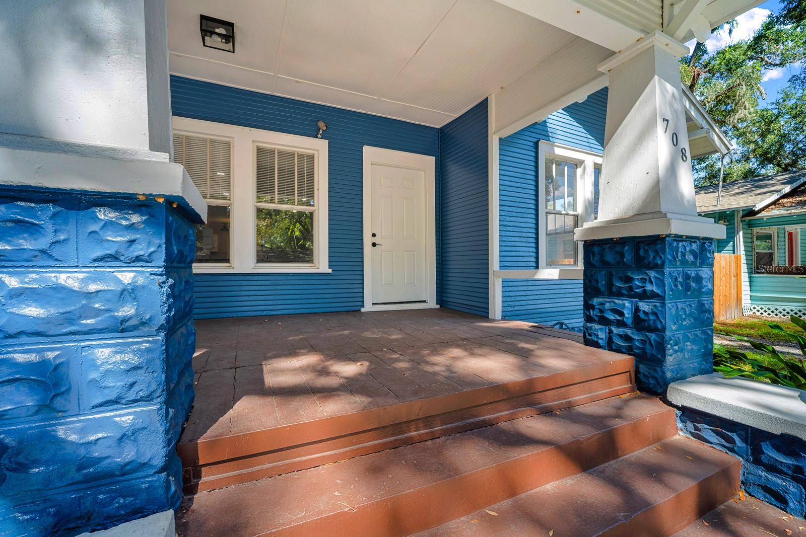 708 E CRENSHAW ST — photo 4