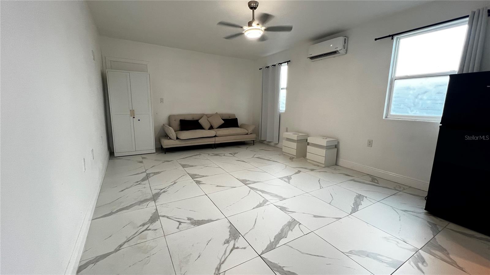 708 E CRENSHAW ST — photo 32