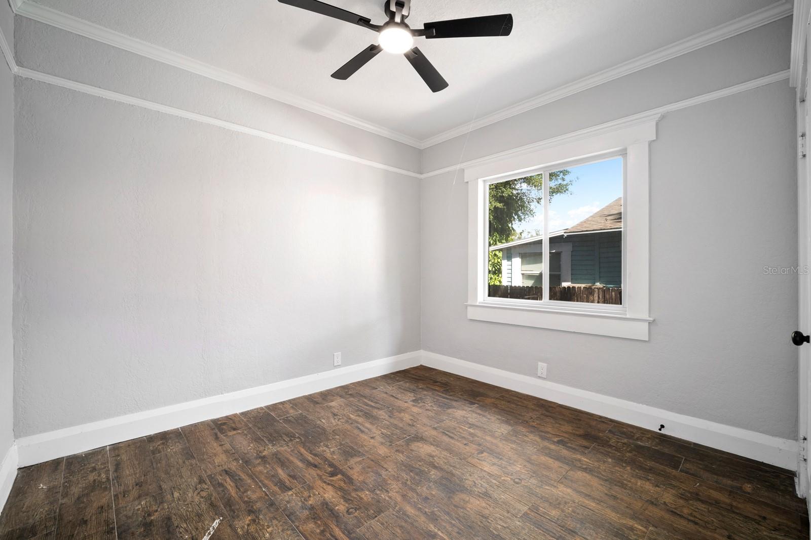 708 E CRENSHAW ST — photo 18