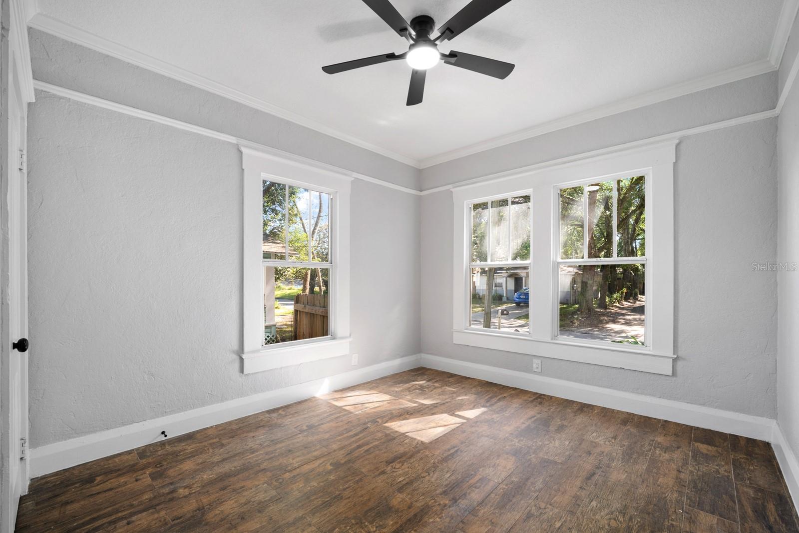708 E CRENSHAW ST — photo 20