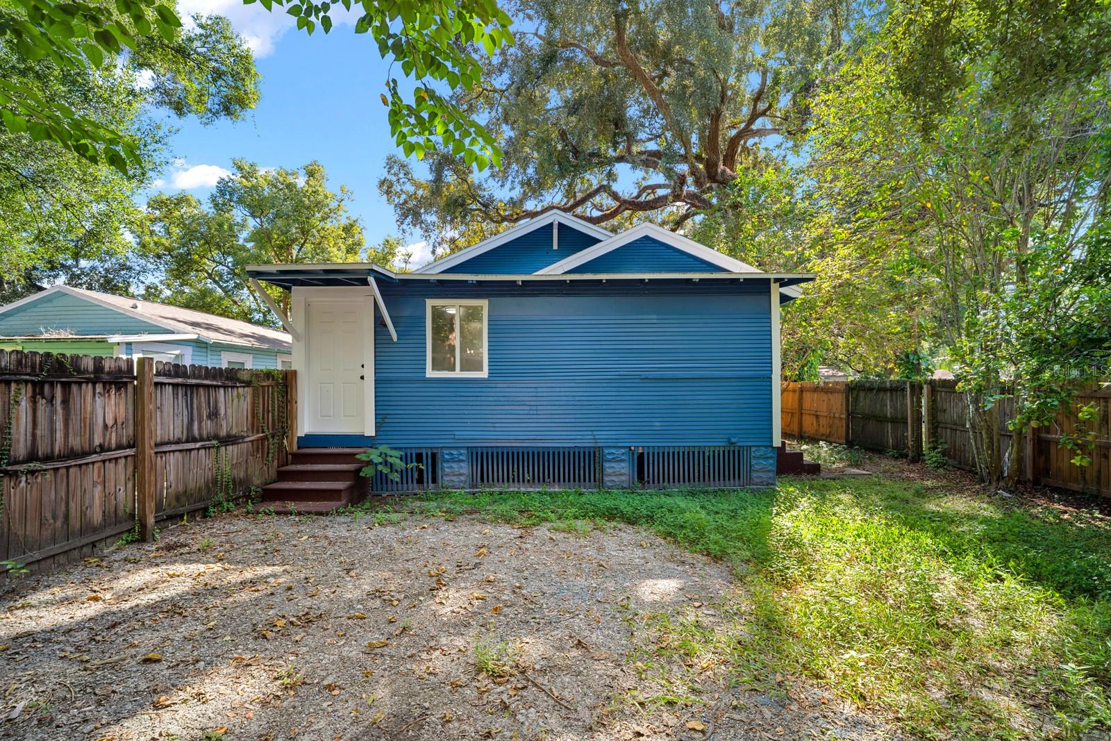 708 E CRENSHAW ST — photo 25