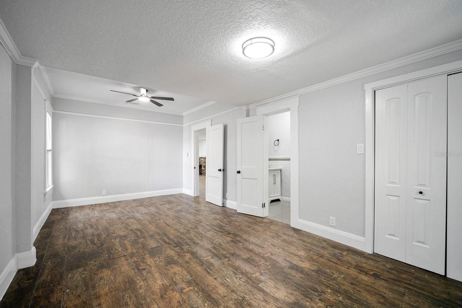 708 E CRENSHAW ST — photo 19
