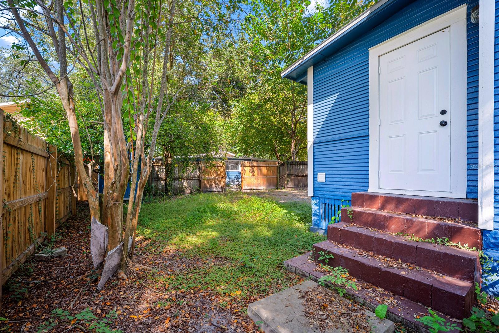 708 E CRENSHAW ST — photo 39