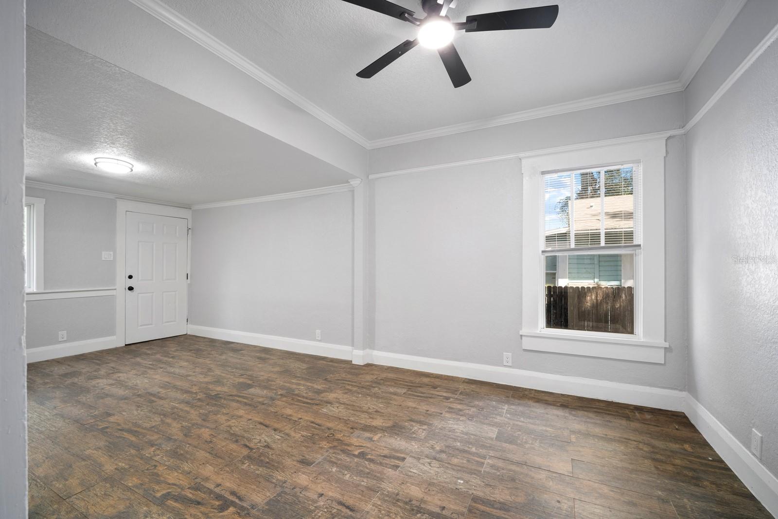 708 E CRENSHAW ST — photo 23