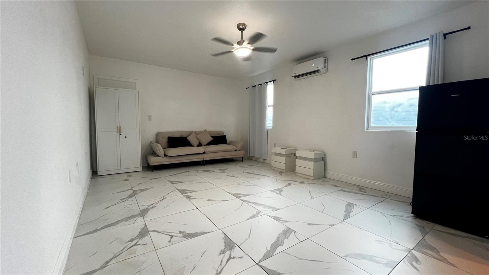 708 E CRENSHAW ST — photo 31