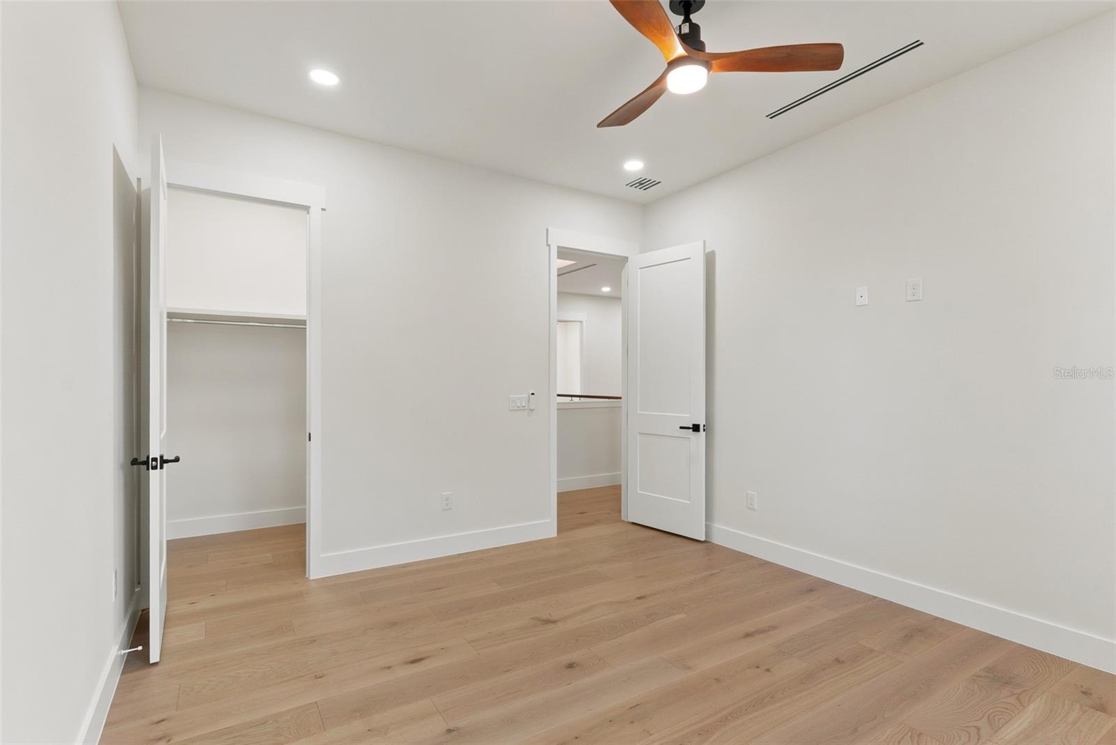 812 W KENTUCKY AVE — photo 31
