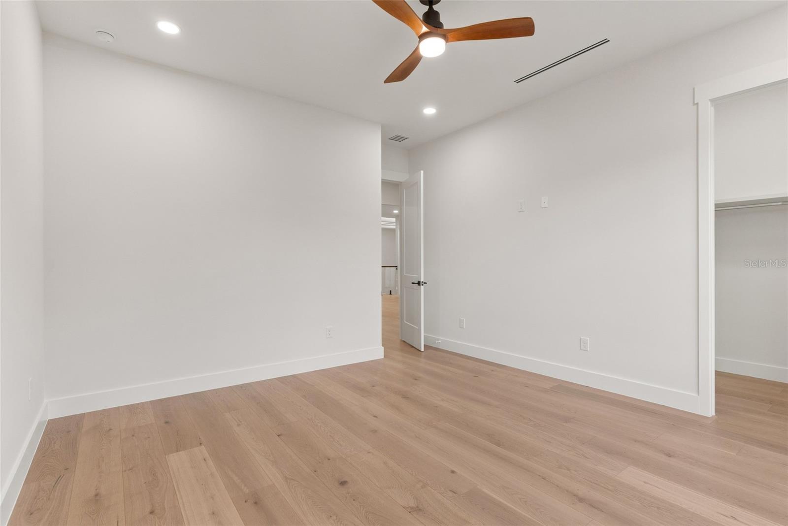 812 W KENTUCKY AVE — photo 28