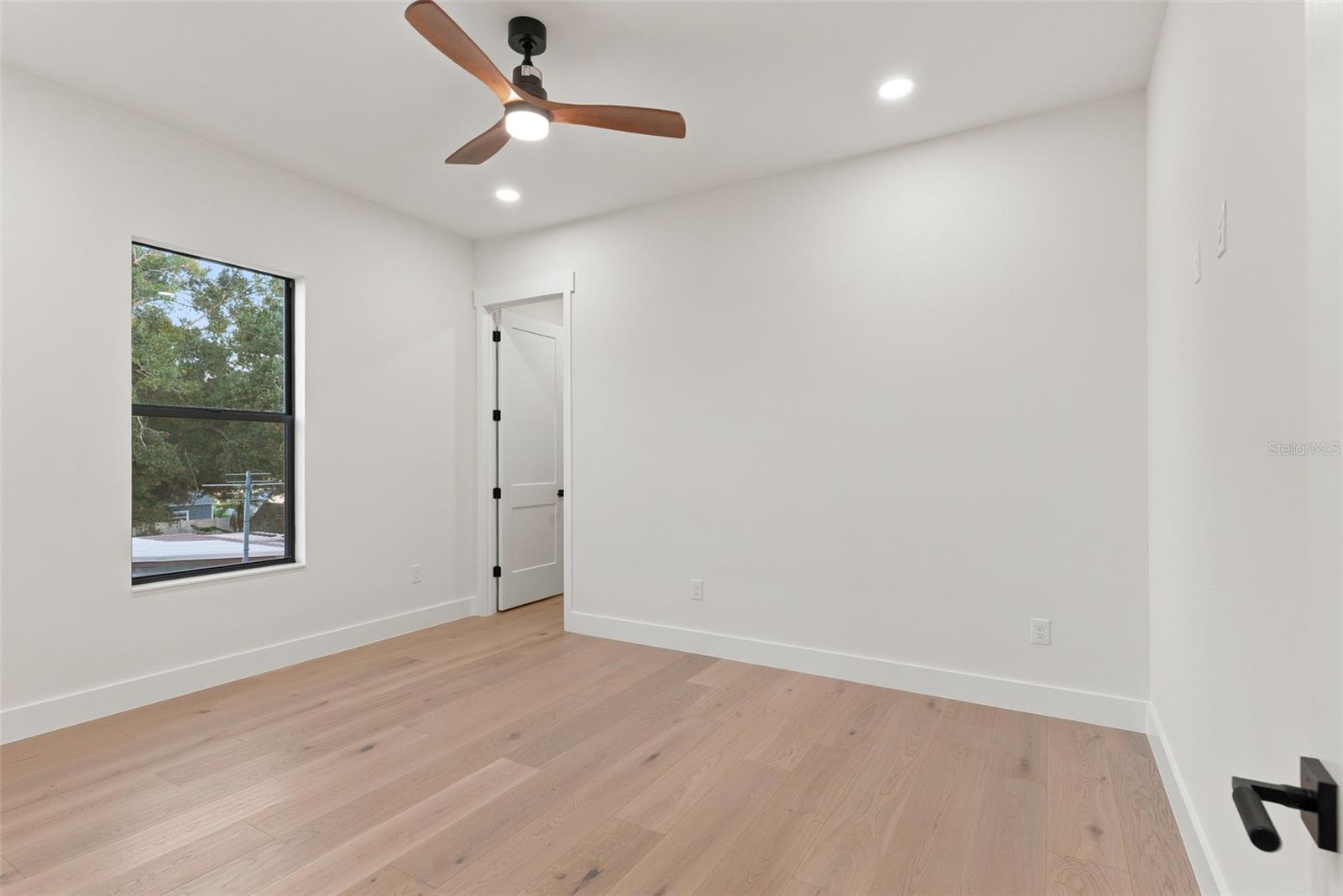 812 W KENTUCKY AVE — photo 34