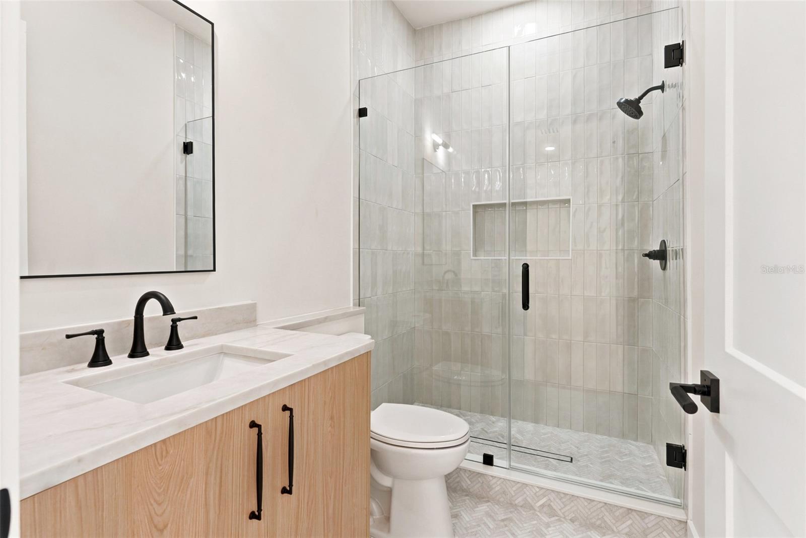 812 W KENTUCKY AVE — photo 33