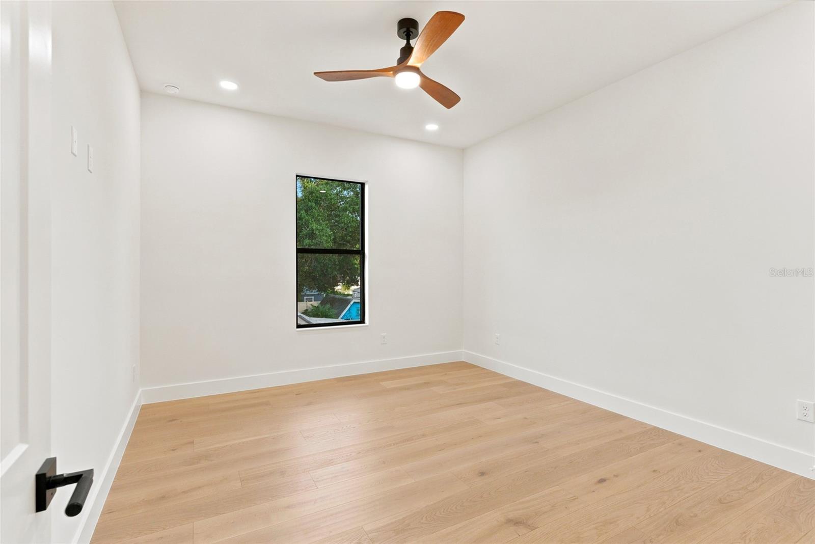 812 W KENTUCKY AVE — photo 30