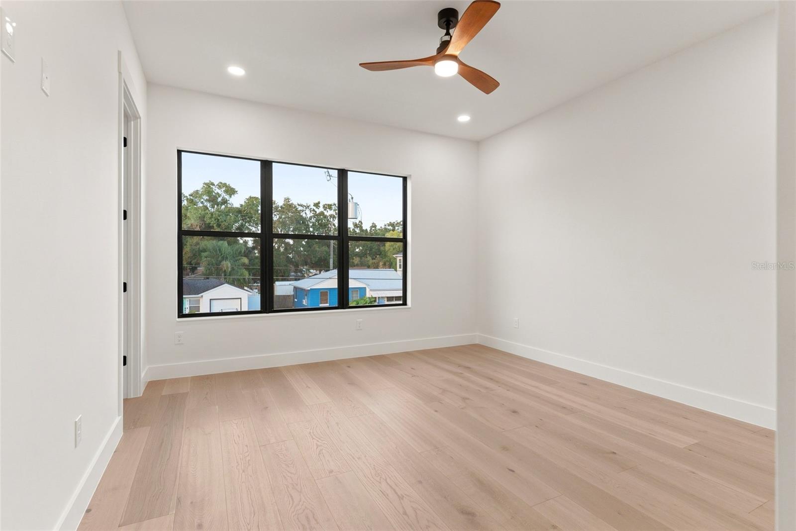 812 W KENTUCKY AVE — photo 27