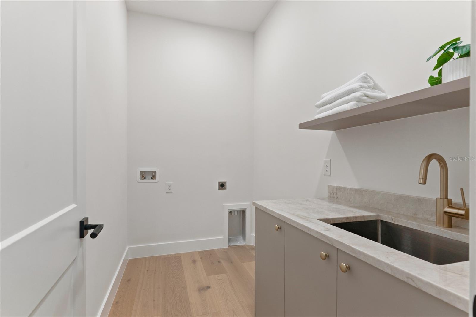 812 W KENTUCKY AVE — photo 35