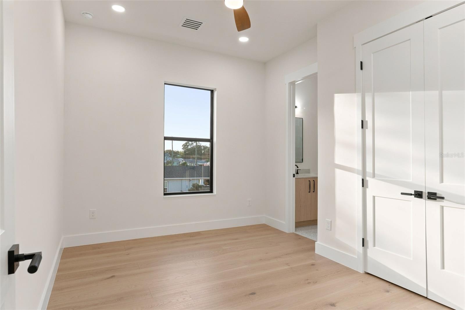 812 W KENTUCKY AVE — photo 32